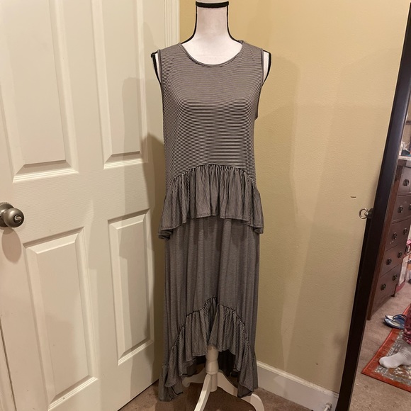 ADORA Dresses & Skirts - Adora Brand Tiered Hi Low Maxi Dress